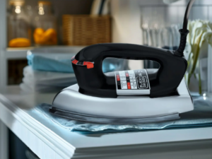 OFERTA 20/01/25 Ferro de Passar Roupa a Seco Black&Decker VFA-1110 - PM 021910100